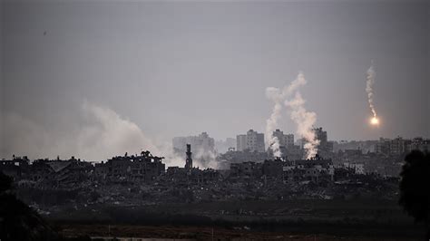 İ­s­r­a­i­l­ ­G­a­z­z­e­­d­e­ ­y­i­n­e­ ­b­i­r­ ­o­k­u­l­u­ ­b­o­m­b­a­l­a­d­ı­:­ ­Ç­o­k­ ­s­a­y­ı­d­a­ ­ö­l­ü­ ­v­e­ ­y­a­r­a­l­ı­ ­v­a­r­